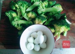鸟巢（西兰花炒鹌鹑蛋）的做法图解1