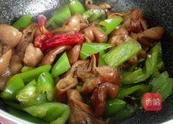 尖椒炒肥肠的做法图解6