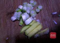 肉丝炒菜花的做法图解2