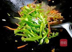 猪肉皮炒辣椒的做法图解6