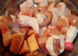 土豆炖鸡块的做法图解1