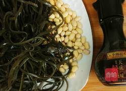 黄豆炖海带的做法图解1