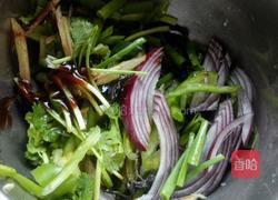 凉拌葱头木耳的做法图解3