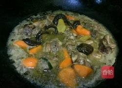 胡萝卜香菇焖鸡腿的做法图解8