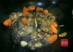 胡萝卜香菇焖鸡腿的做法图解9