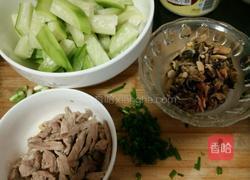 瘦肉海鲜萝卜汤的做法图解1