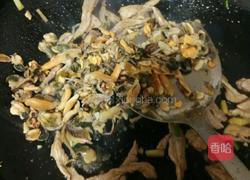 瘦肉海鲜萝卜汤的做法图解4