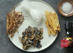 木耳黄花菜拌粉丝的做法图解1