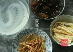 木耳黄花菜拌粉丝的做法图解2