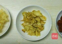 银耳百合红枣汤的做法图解1