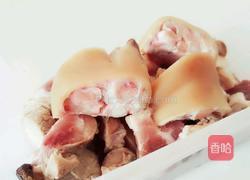 板栗猪蹄的做法图解2