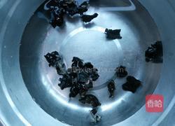 凉拌西兰花黑木耳的做法图解3