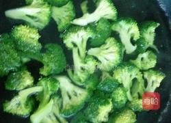 凉拌西兰花黑木耳的做法图解5