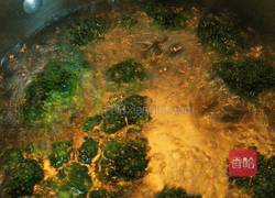 西兰花炒虾仁的做法图解3