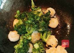 西兰花炒虾仁的做法图解7