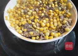 瘦肉丁蒸玉米粒的做法图解2