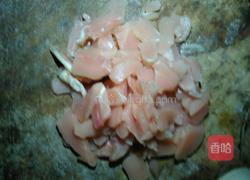 蒜苗炒鸡胸肉的做法图解1