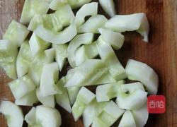 泥鳅烧老黄瓜的做法图解1