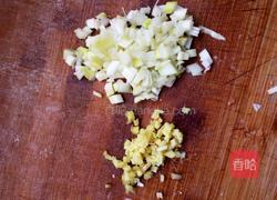 猪肉韭菜蘑菇水饺的做法图解4