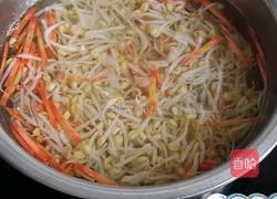 凉拌豆芽的做法图解2