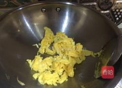 蒜苗炒土鸡蛋的做法图解5