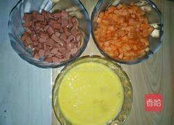 胡萝卜火腿鸡蛋的做法图解1