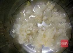 冰糖银耳桂圆雪梨汁的做法图解5