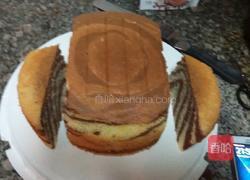 卡通车型生日蛋糕的做法图解3