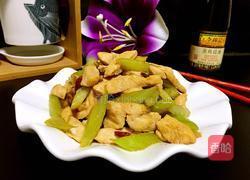 西芹核桃仁炒鸡胸的做法图解10