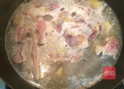 信阳家常香菇炖腊鸡的做法图解3