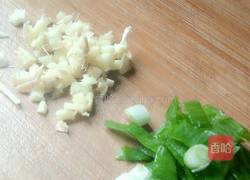 蚝油莴笋炒鸡腿菇的做法图解3