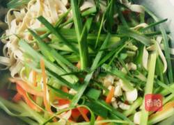 豆腐皮拌三丝的做法图解6