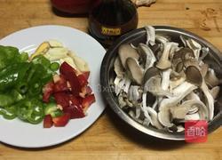 双椒蘑菇的做法图解2