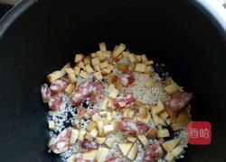 香肠红薯粥的做法图解2