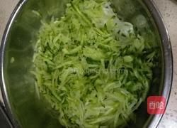 香炸萝卜丝丸子的做法图解2