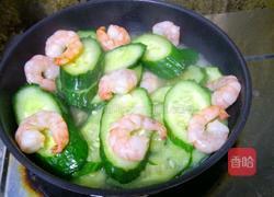 青瓜炒虾仁的做法图解3