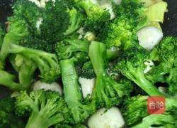 团团圆圆一一西蓝花抱蛋的做法图解8