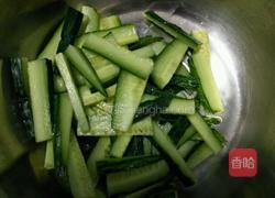 凉拌黄瓜豆腐干的做法图解2