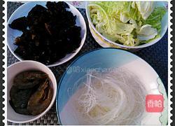白菜叶鲜虾粉丝煲的做法图解1