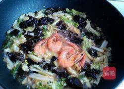 白菜叶鲜虾粉丝煲的做法图解5