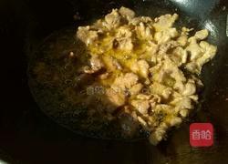 胡萝卜青笋木耳炒肉片的做法图解5