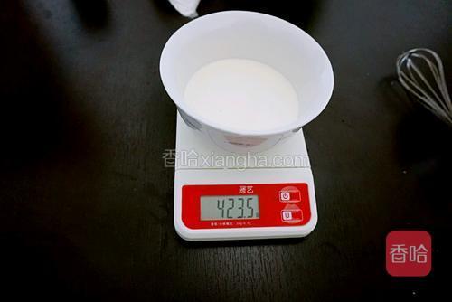 将各个食材按照克数称好。