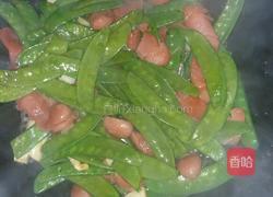 荷兰豆炒香肠的做法图解6