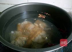 白萝卜炖腊猪脚的做法图解3