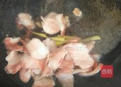 豆瓣酱芹菜肉片的做法图解2