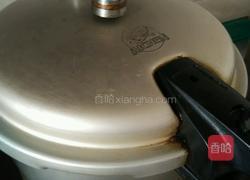 高压锅酱肘子的做法图解11