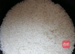 焖大米饭的做法图解1