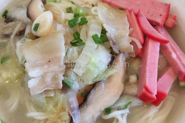 大白菜香菇腊肉砂锅面
