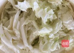 大白菜香菇腊肉砂锅面的做法图解3