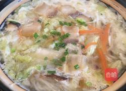大白菜香菇腊肉砂锅面的做法图解5